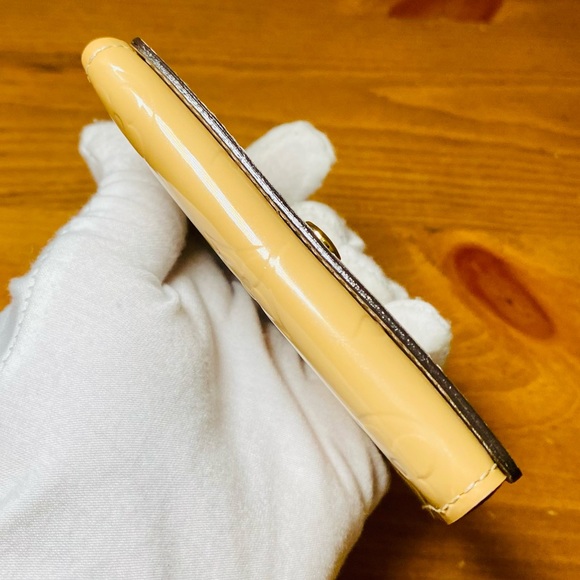 EUC Louis Vuitton Cream Envelope Carte de Visite Monogram Vernis Wallet - Picture 9 of 15